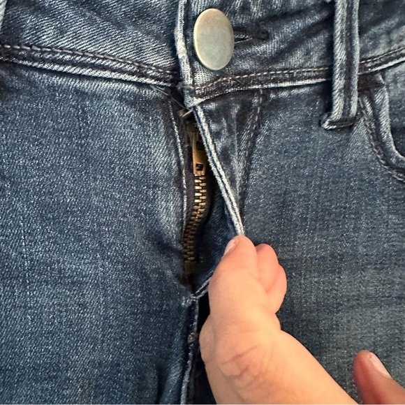 Elan | Women's Dark Blue Medium Wash Distressed Jeans Size Small - Picture 7 of 9